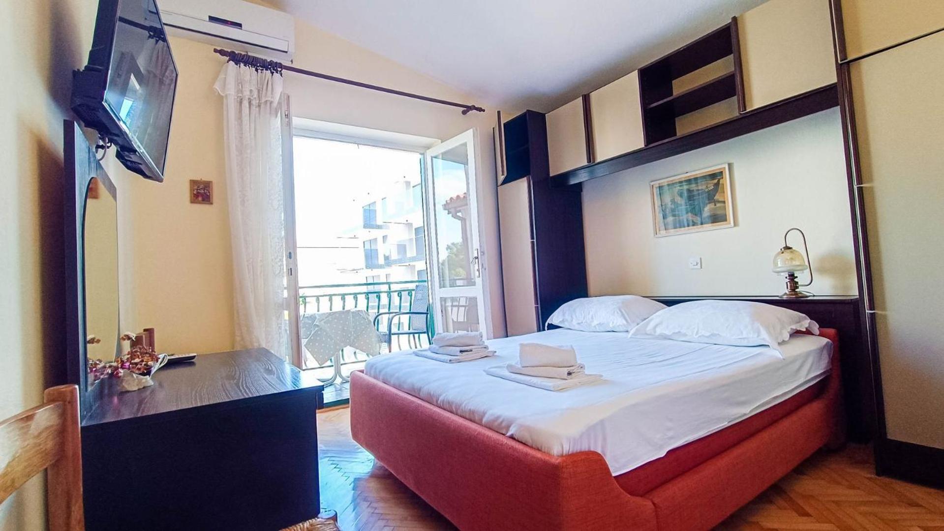 Apartments Ines - 15 Meters From The Beach Промайна Екстериор снимка