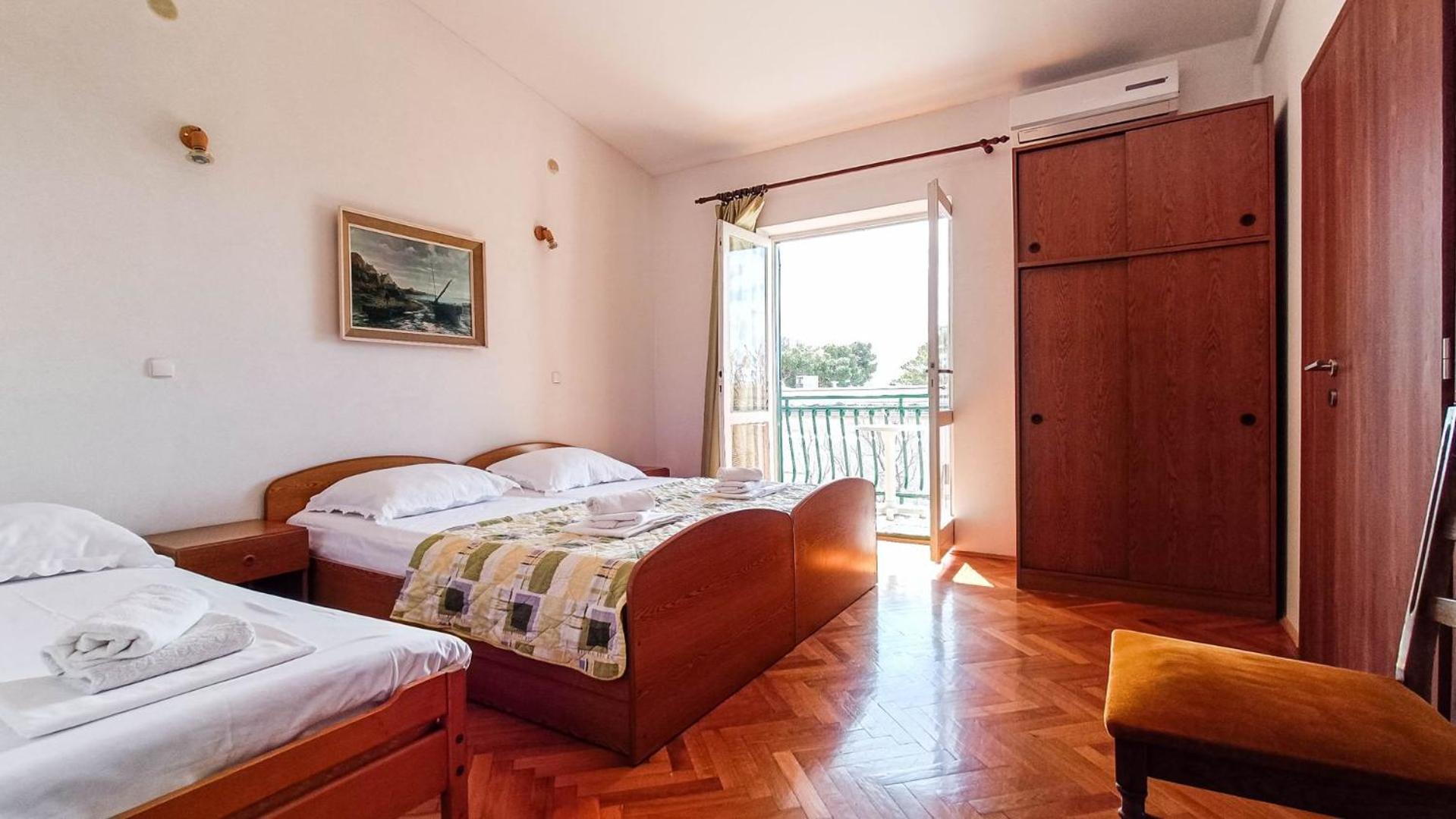 Apartments Ines - 15 Meters From The Beach Промайна Екстериор снимка