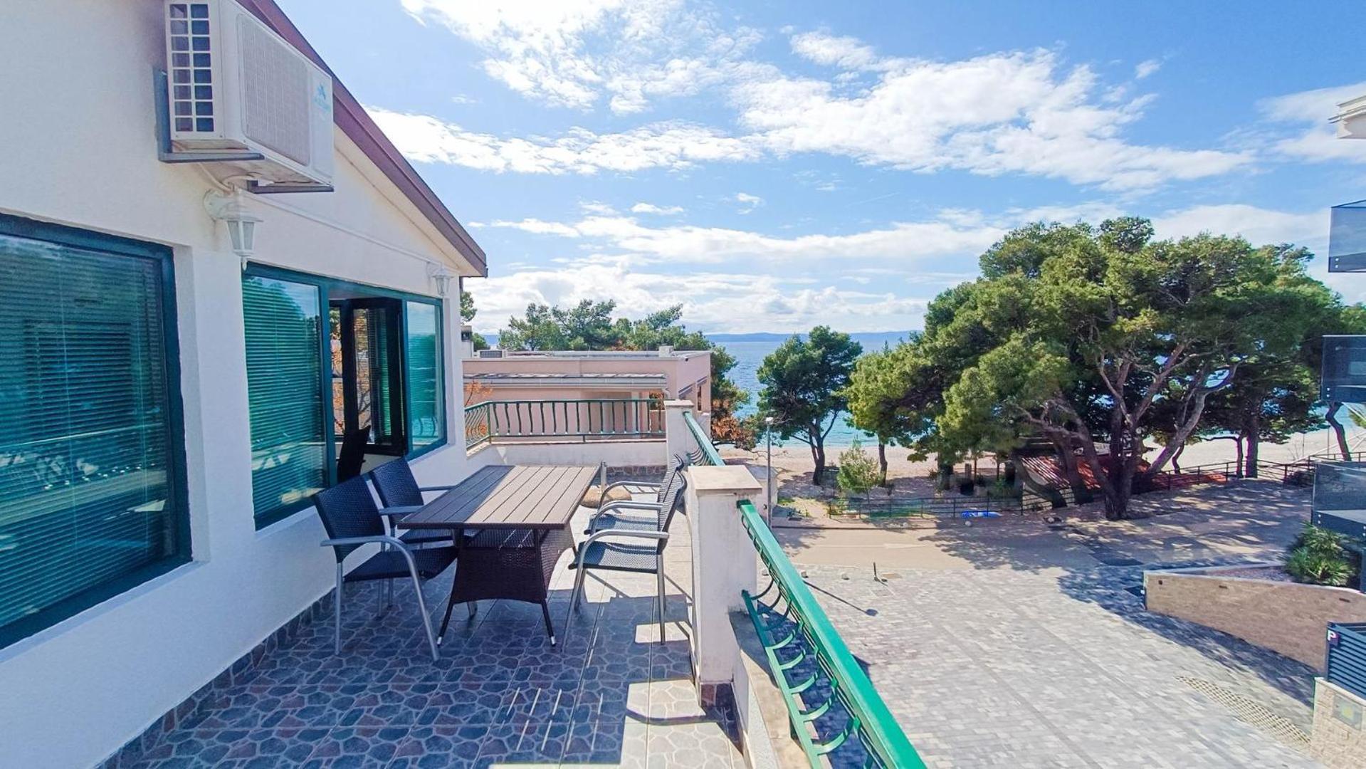 Apartments Ines - 15 Meters From The Beach Промайна Екстериор снимка