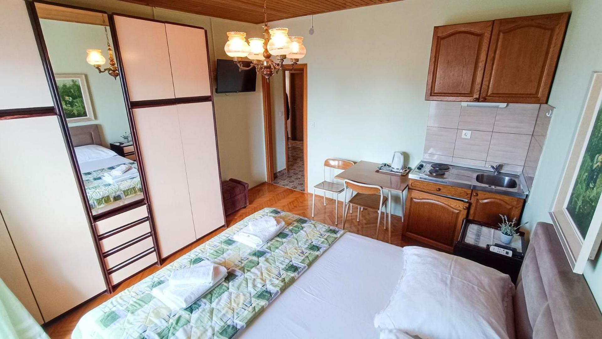 Apartments Ines - 15 Meters From The Beach Промайна Екстериор снимка